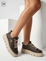 Тъмнокафяв