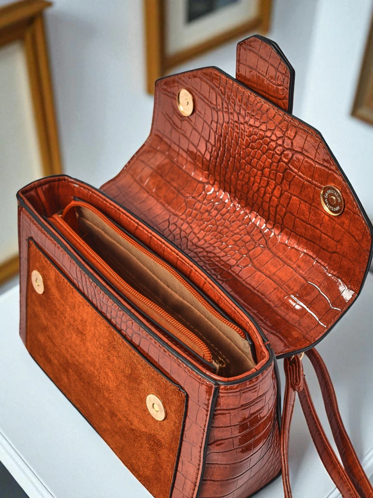 Дамска чанта Hera Marrone кафява еко кожа велур през рамо ретро