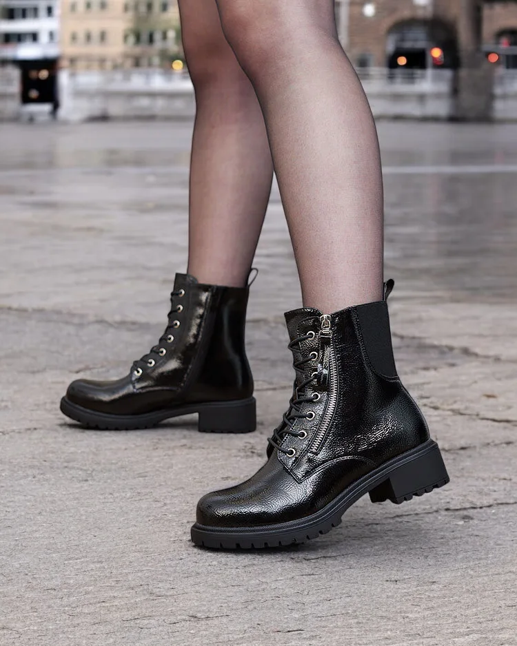 Royalfashion Черни дамски ботуши от еко кожа с лак Gaddaxa