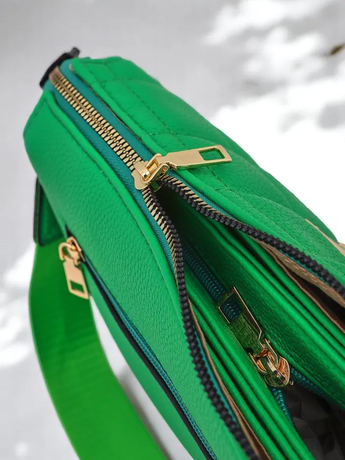 Royalfashion Клъч чанта за жени с плисирана предна част