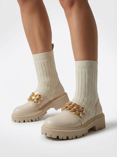 Royalfashion Елегантни дамски ботуши с орнамент Olluf