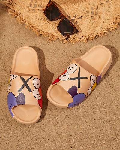 Beżowe gumowe klapki damskie z printem Pfizz- Obuwie