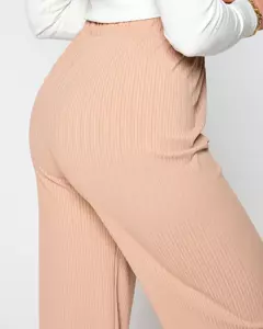 светлокафяв || кафяв