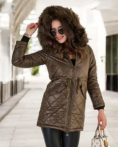 тъмнозелено