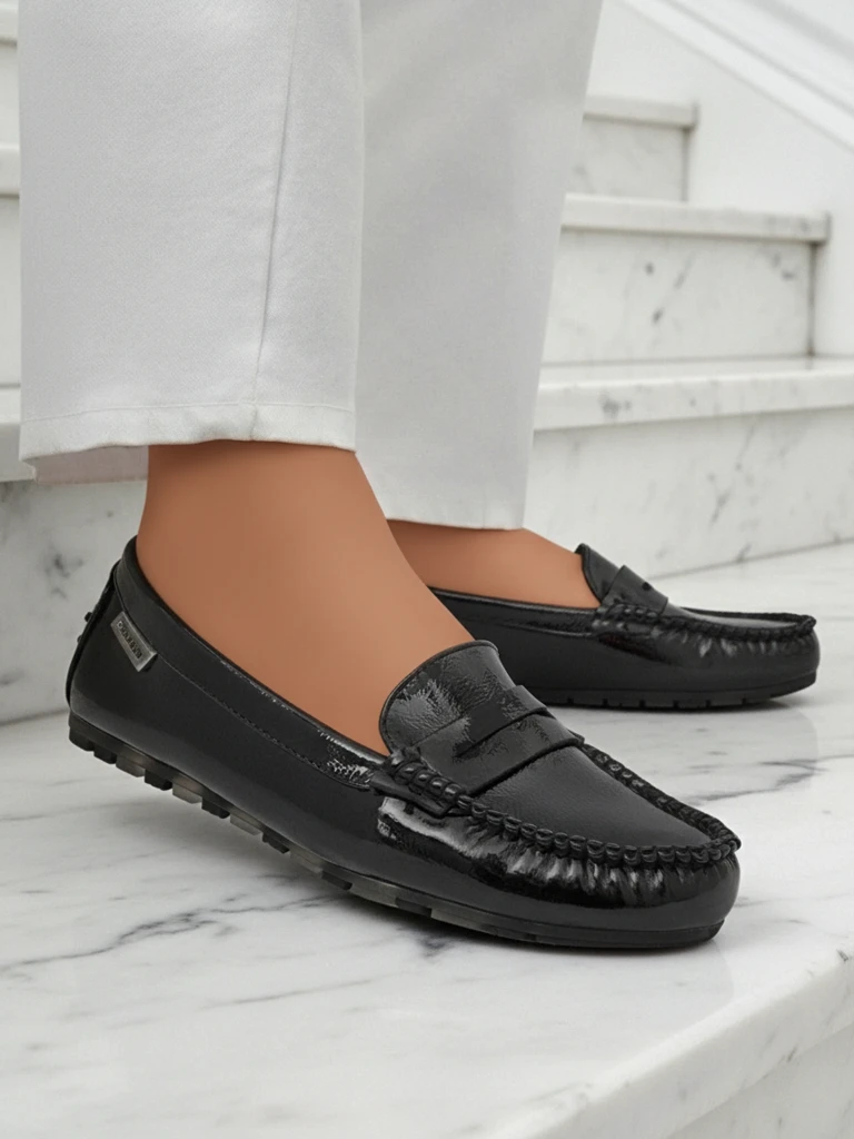 Дамски мокасини Cyra Nero от екологична лакирана кожа, класически италиански стил