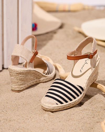 Czarne espadryle damskie w paseczki na koturnie Mecera - Obuwie