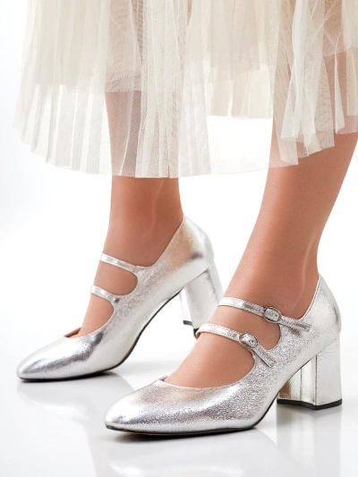 Класически дамски обувки с ток от лакова екологична кожа с каишки Ovinna