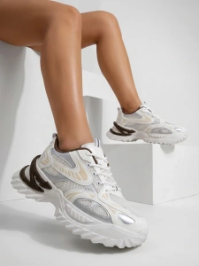 светлокафяв