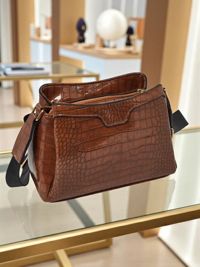 Лакирана малка дамска чанта от еко кожа Midnight Fern