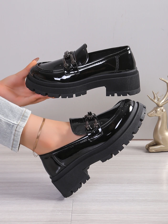 Royalfashion Дамски лакирани лофери Arieda