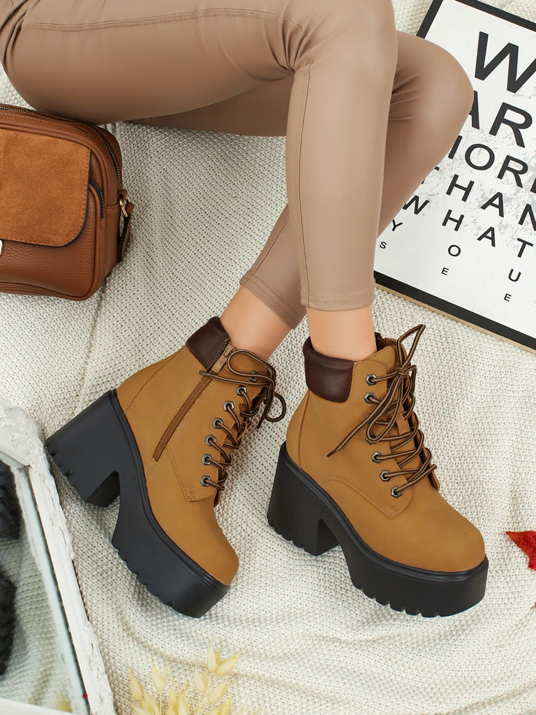 Дамски боти от еко велур на ток и платформа Tavlissa