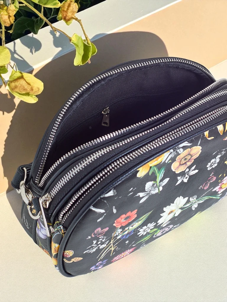 Royalfashion Дамска малка чанта от еко кожа Floriana