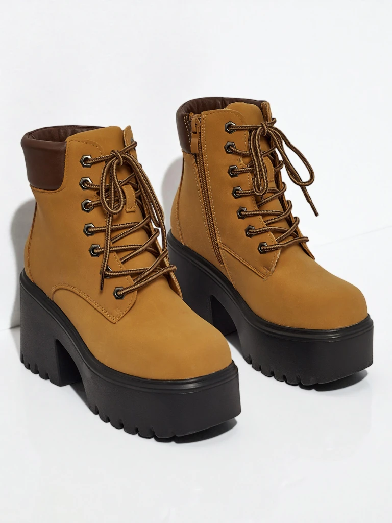 Дамски боти от еко велур на ток и платформа Tavlissa