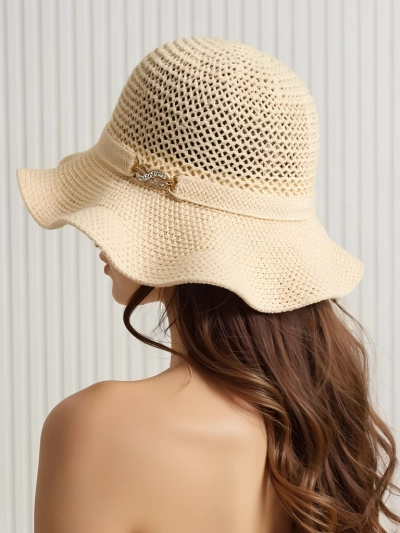 Royalfashion Дамска шапка с вълнообразна периферия Wave Breeze