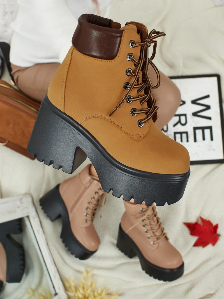 Дамски боти от еко велур на ток и платформа Tavlissa