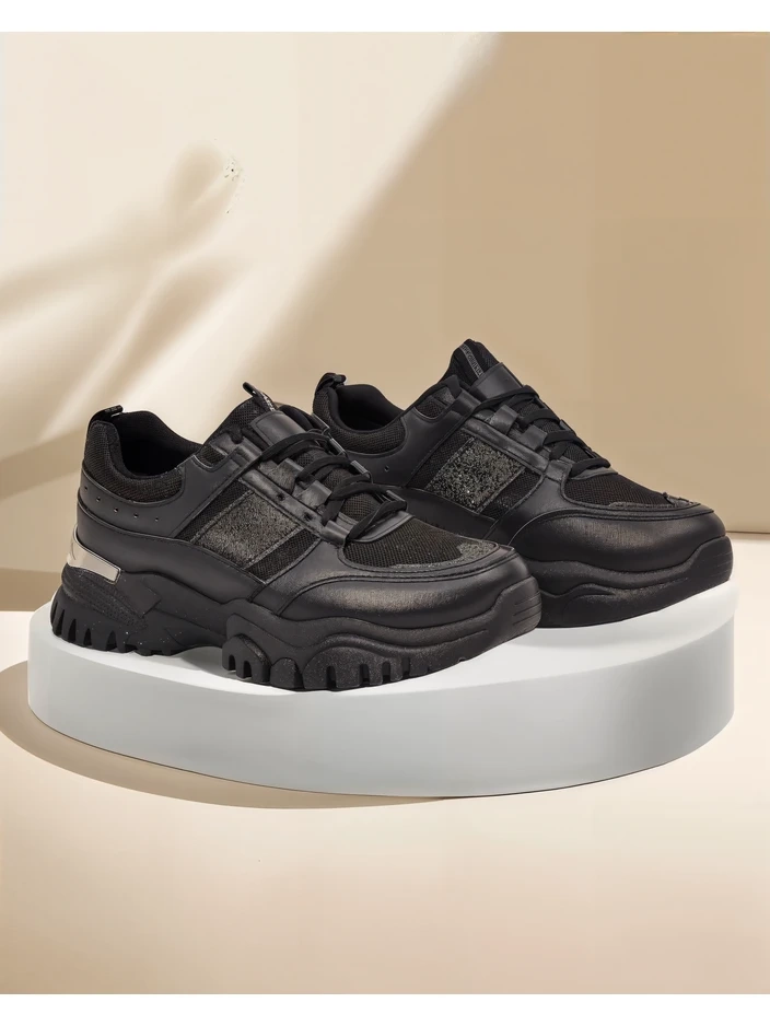 Дамски сникърси Arete Nero на равна подметка от екологична кожа