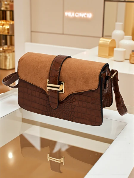 Лакирана малка дамска чанта от еко кожа Sable Mist