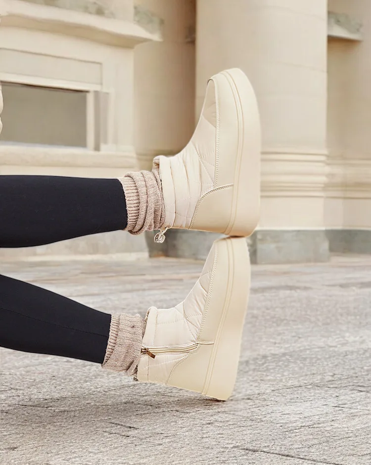 Royalfashion Дамски ботуши за сняг в бежов цвят Fopinia