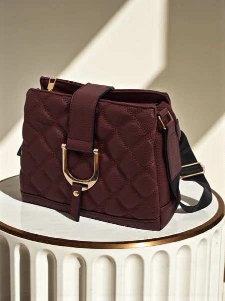 Малка капитонирана чанта от мека еко кожа Cinder Loom