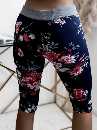 Wzorzyste spodenki damskie 3/4 w kolorze granatowo- czerwonym PLUS SIZE - Odzież