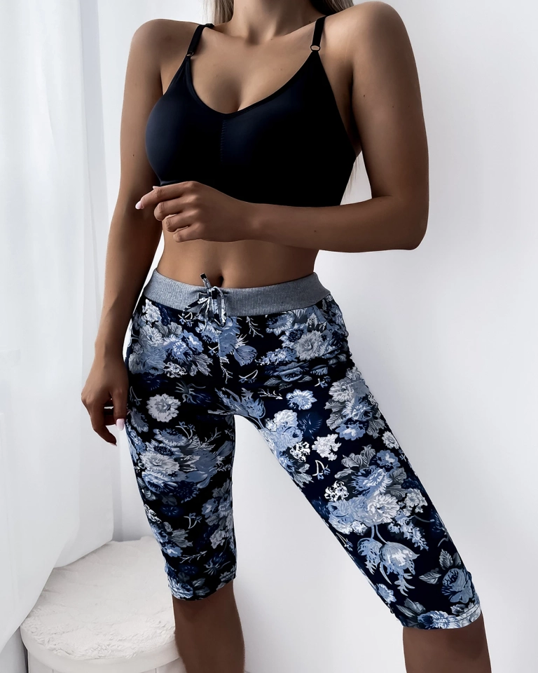 Niebieskie damskie spodenki 3/4 z kwiatowym wzorem PLUS SIZE - Odzież