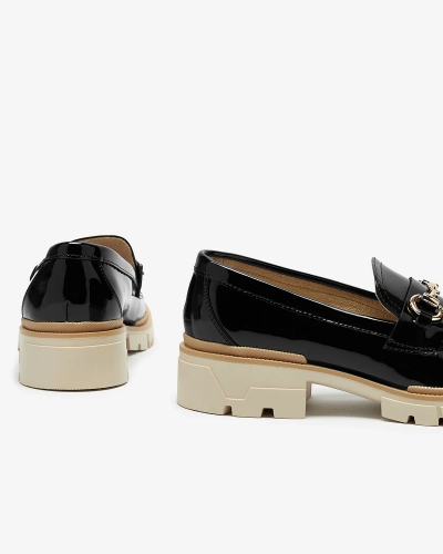 Черни лакирани дамски мокасини с верижка Soterra - Обувки