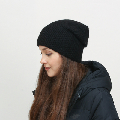 Черна плетена дамска шапка - Аксесоари