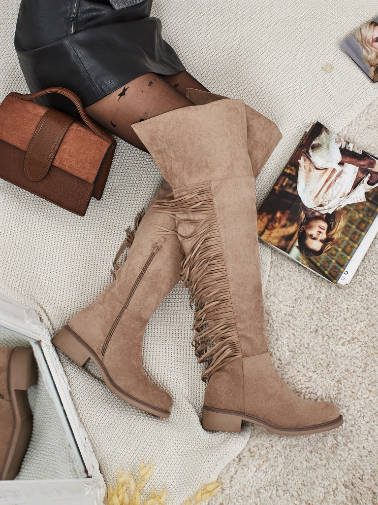 Дамски ботуши над коляното от еко велур с ресни Ostrelia