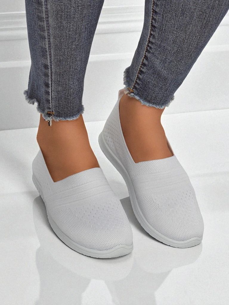 Бели дамски балерини Ariadne от дишаща материя на равна подметка