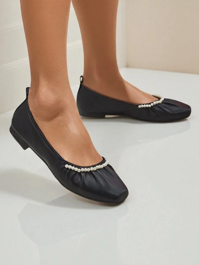 Балеринки Callisto Nero – Черни балеринки от еко кожа с перли, плосък ток