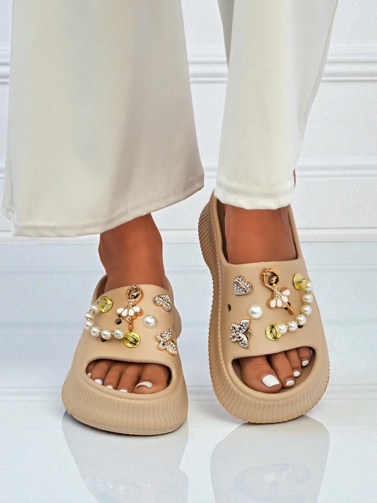 Royalfashion Дамски гумени сандали с украси Slash Glam