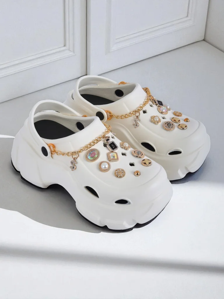 Сандали Caligae Aurelia Bianca с декорации chain в стил glamour