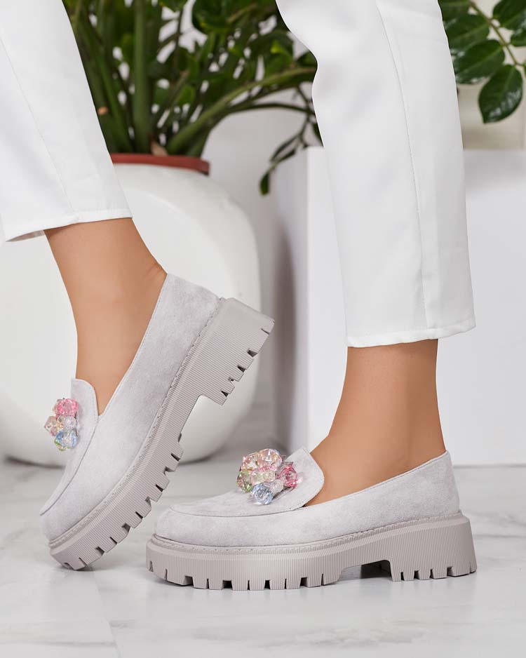 Светлосиви дамски мокасини с цветни мъниста Hetika - Обувки