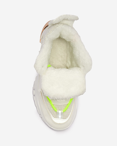 Бели дамски спортни обувки с кожа и неоново зелени връзки Sagglo- Footwear