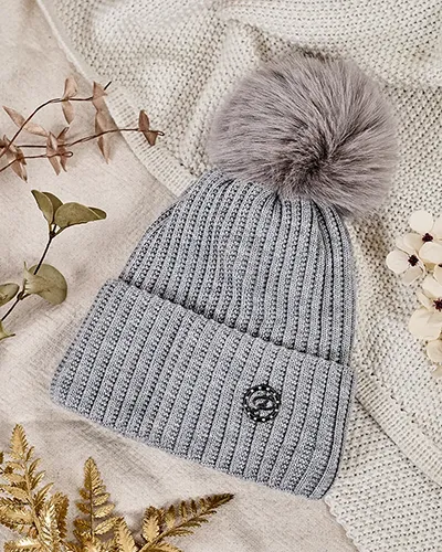 Женска шапка с помпон от Royalfashion