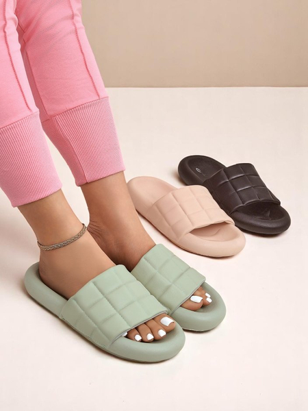 Royalfashion Дамски чехли на равна подметка Quilt Walk