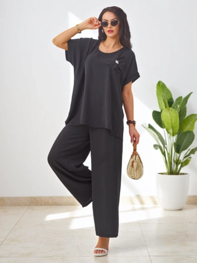 Комплект Royalfashion за жени с къси ръкави, декоративно цвете и широки панталони