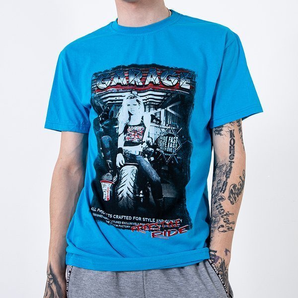 Jasnoniebieski bawełniany t-shirt męski zdobiony printem i napisem - Odzież