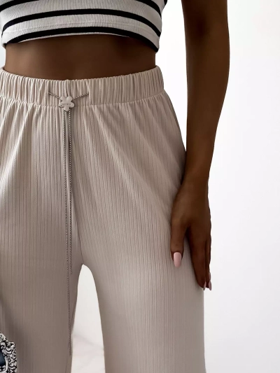 Бежов дамски широк панталон с ребра - Облекло