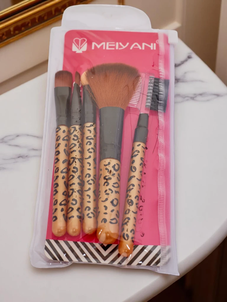 Комплект компактни четки за грим