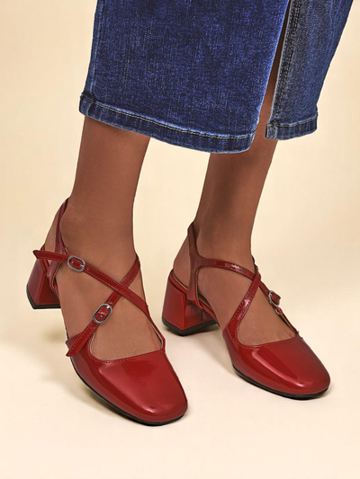 Royalfashion Дамски обувки на нисък ток с декоративни каишки Lollita