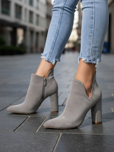 Szare damskie botki na słupku z wycięciem Alania - Obuwie