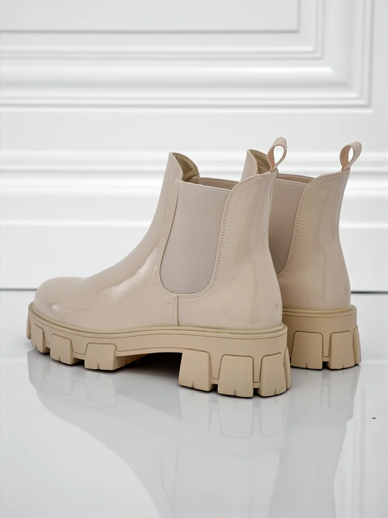 Royalfashion Боти на масивна подметка от еко лакирана кожа Calista Weide