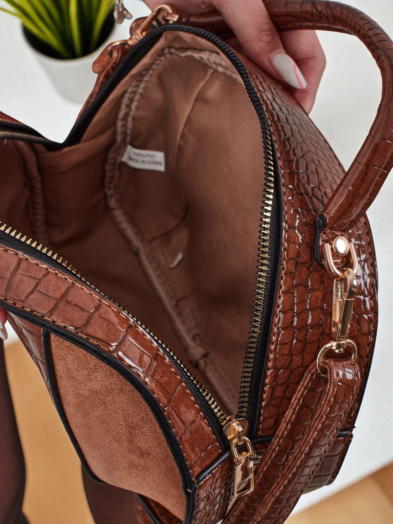 Малка дамска чанта от еко лакирана кожа Lunar Space