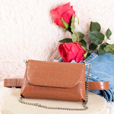 Brązowa torebka typu nerka a'la skóra węża - Akcesoria