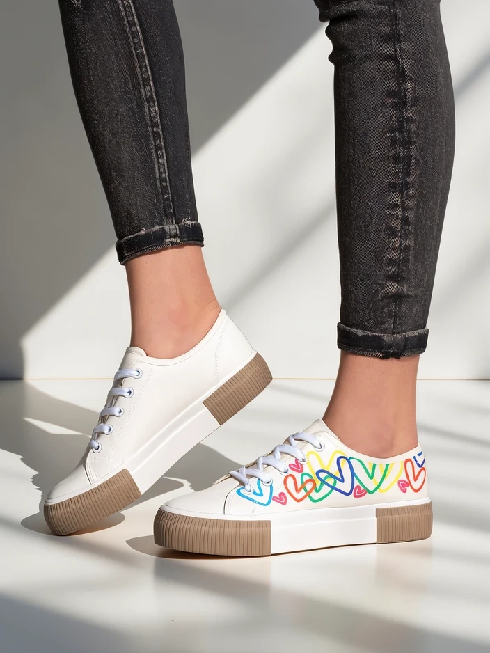 Royalfashion дамски кецове с принт на сърца Sercess