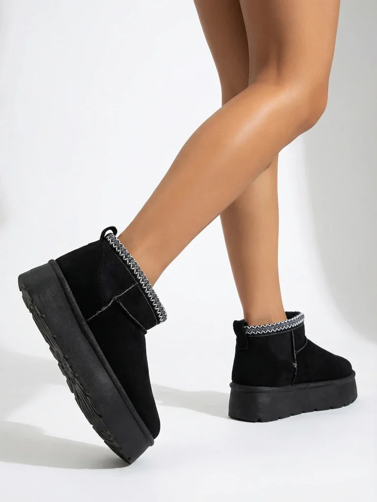 Royalfashion Дамски къси ботуши a'la snow boots Xoalla