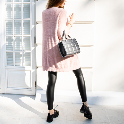 Różowy damski miękki długi sweter narzutka - Odzież