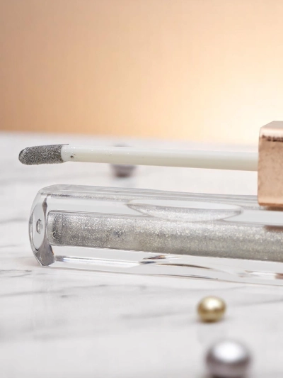 Блестящи течни сенки за очи в цвят Сребро