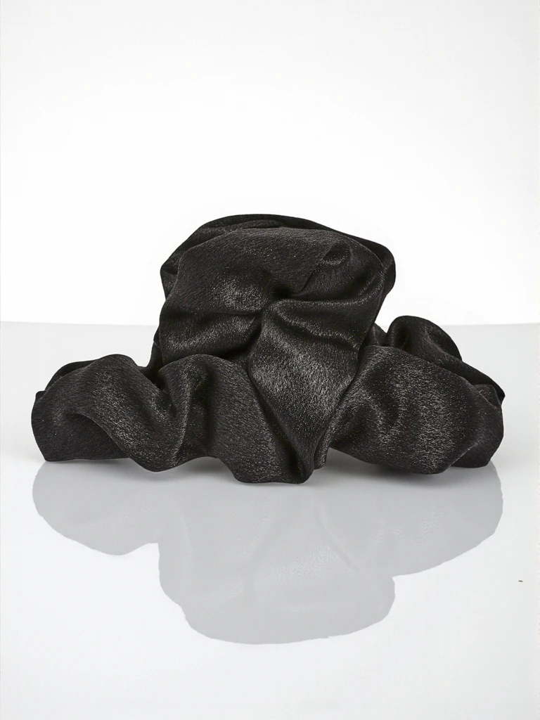 Royalfashion Шнола за коса със сатенена тъкан – елегантна закопчалка